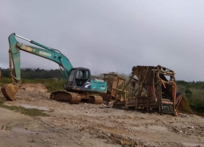 Illegal Gold Mining in Jambi, Indonesia Pollutes Batanghari River with Toxic Mercury, Endangering Residents Health images