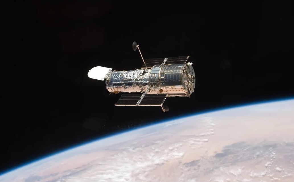 Teleskop Luar Angkasa NASA Diperbaiki images