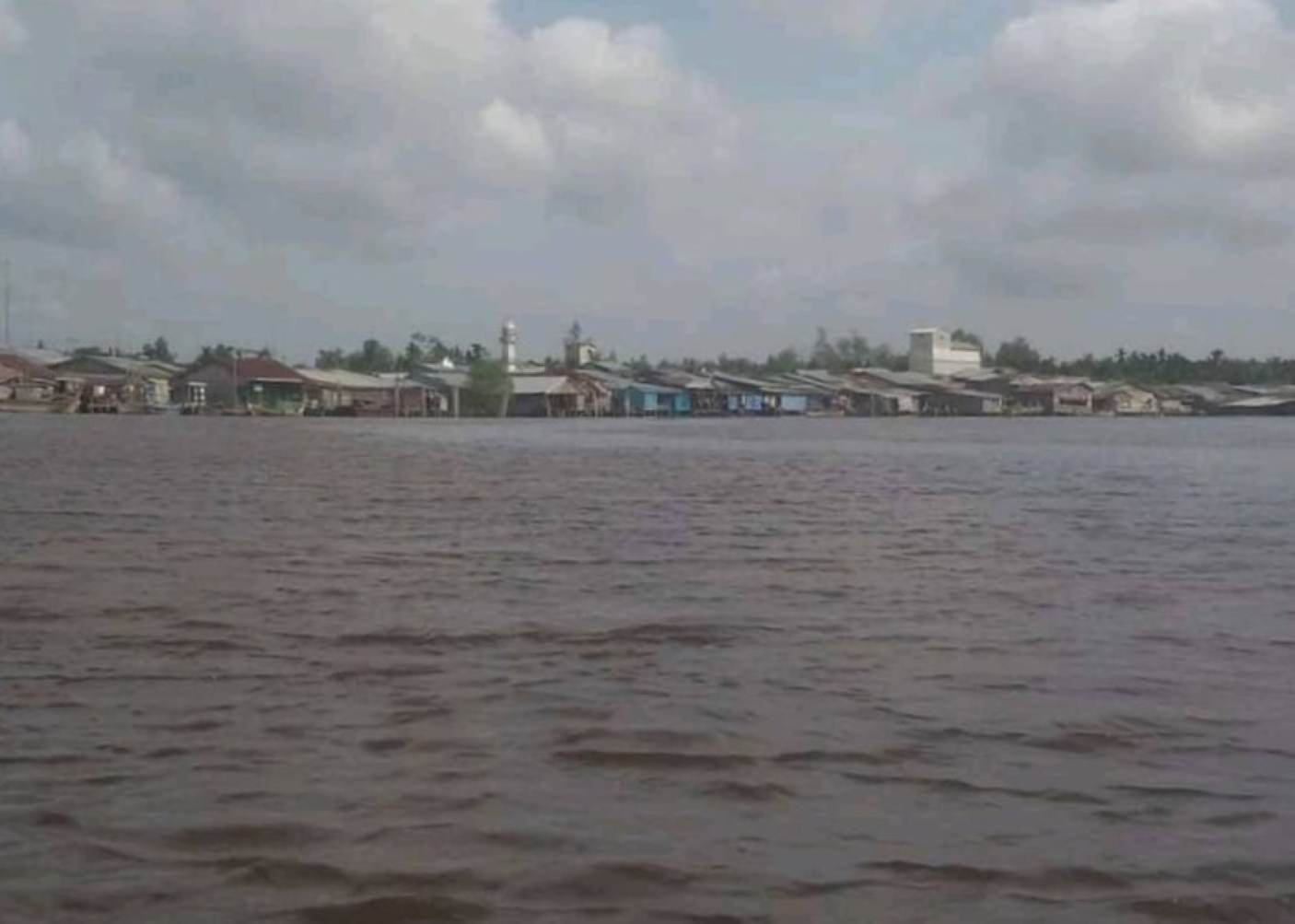 Abrasi, Tiga Unit Rumah Amblas Di Sungai Tembikar images