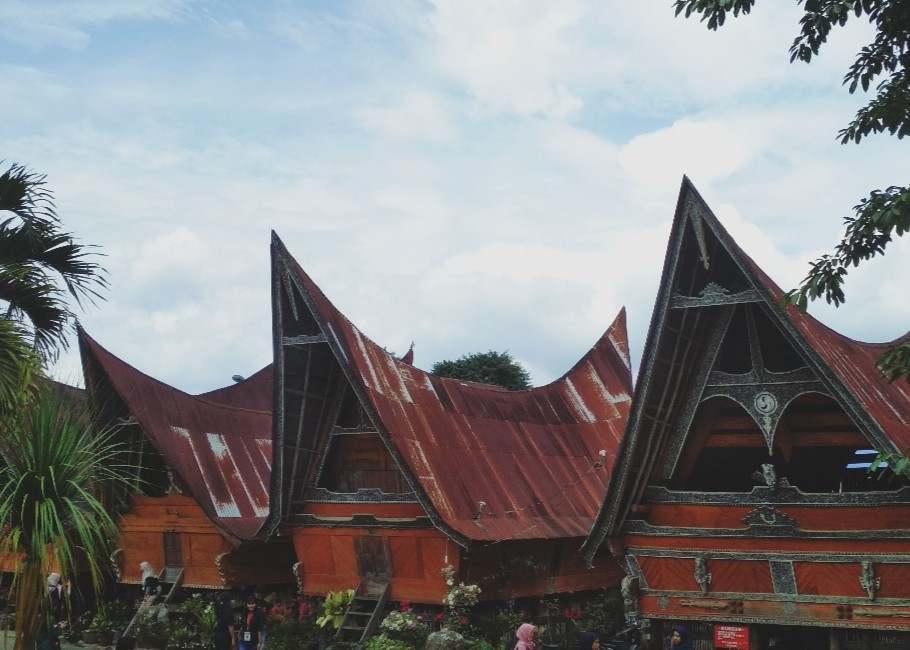 “Batu Parsidangan” Di Huta Siallagan images