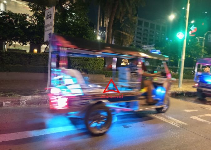 Ugal-Ugalan Di Jalanan Bangkok  images