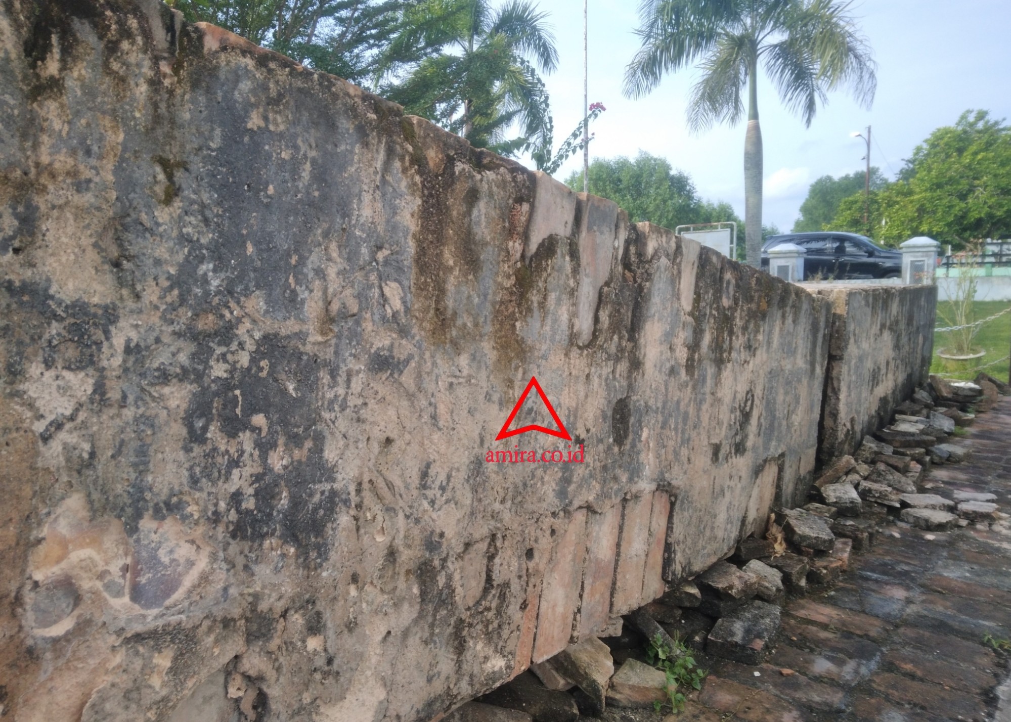 amira gambar berita interaktif