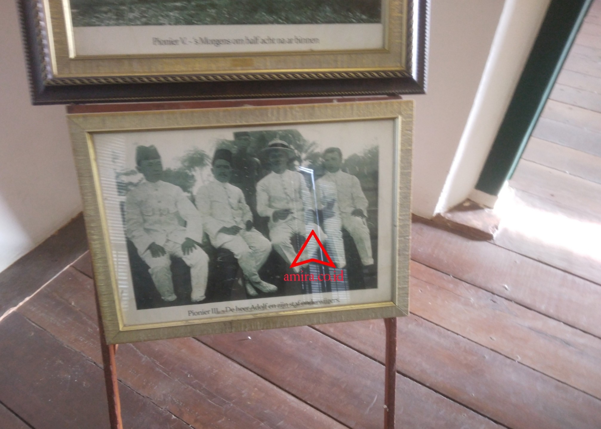 amira gambar berita interaktif