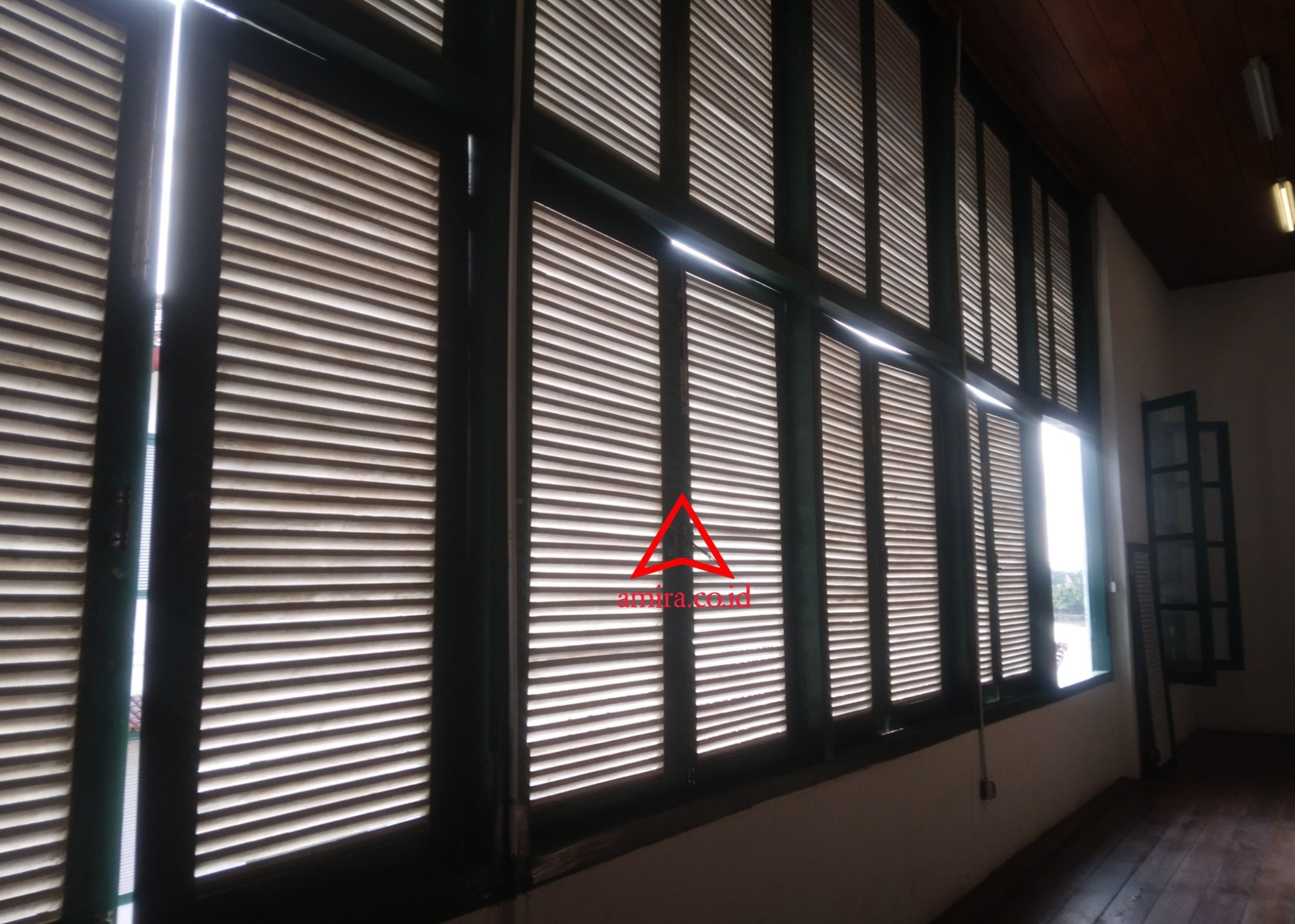 amira gambar berita interaktif