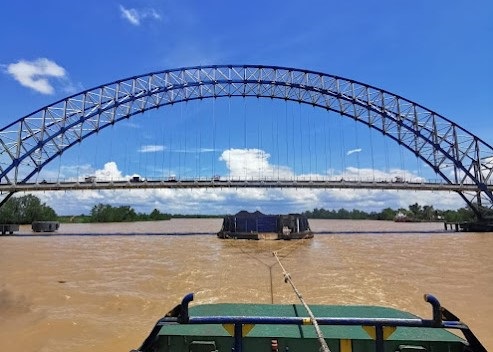 Lagi, Ponton Batu Bara Tabrak Tiang Jembatan images