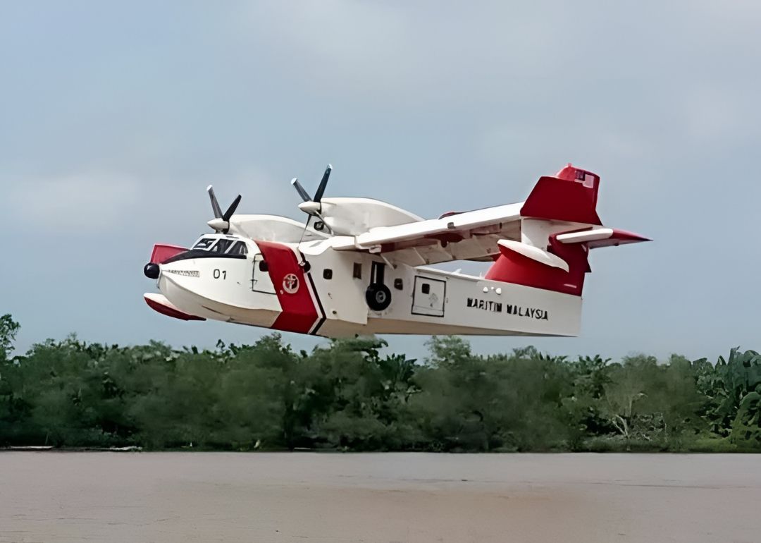Pesawat Bombardier Malaysia Tidak Padamkan Karhutla Di Sumatra images